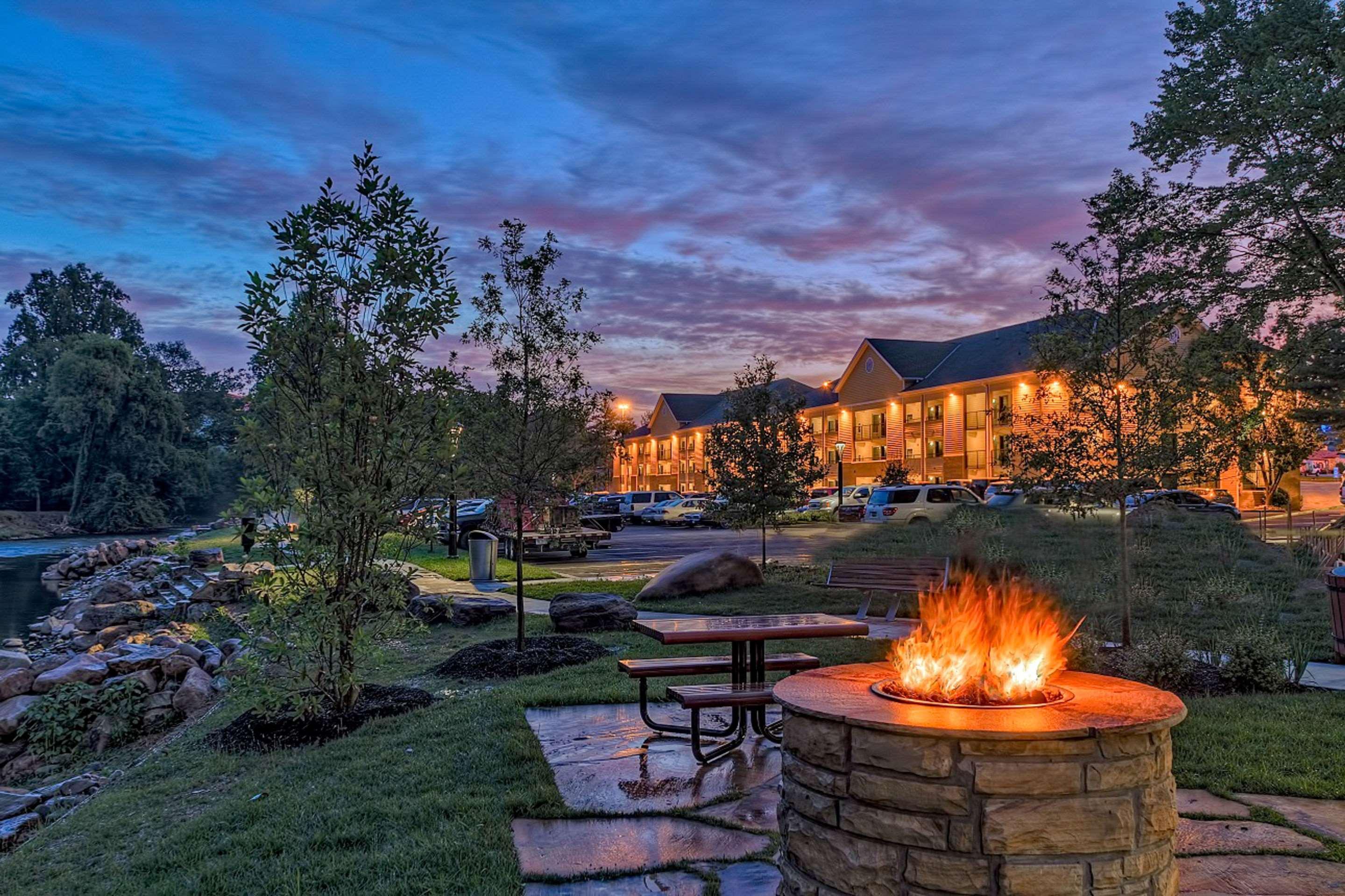 Econo Lodge Pigeon Forge Riverside Exteriör bild